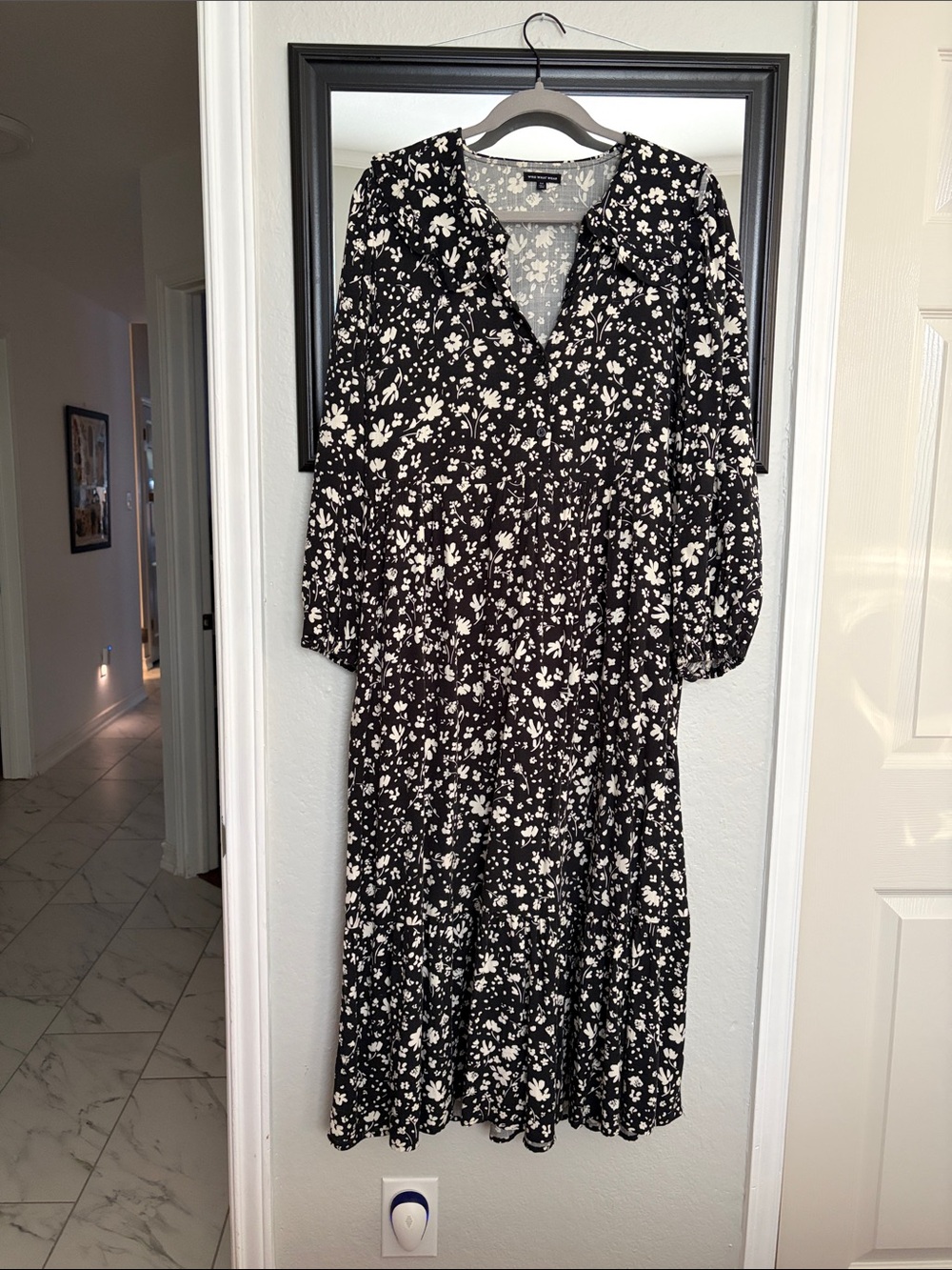 Who What Wear Black and White Floral V‑Neck Midi Dress
